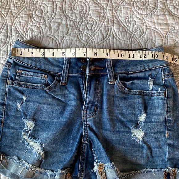 So Low Rise Favorite Midi Denim Shorts Distressed - Picture 2 of 8